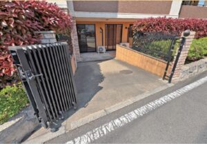 住居専用カースペース付き、荷物の積み下ろしにも便利ですね。